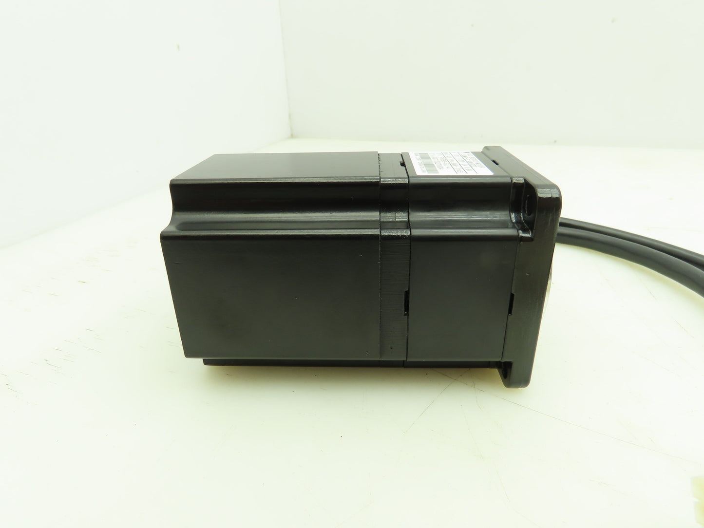 Yaskawa SGMP-01AWYR22 Motoman AC Servo Motor 200V 100W 3000 RPM SK6