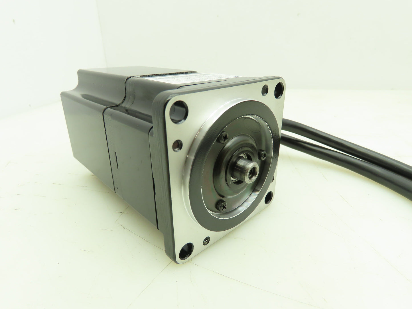 Yaskawa SGMP-01AWYR22 Motoman AC Servo Motor 200V 100W 3000 RPM SK6