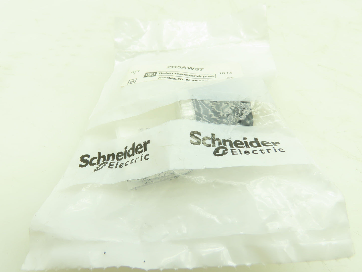 Telemecanique ZB5AW37 Illuminated Push Button White Lens Flush Mount Lot of 4