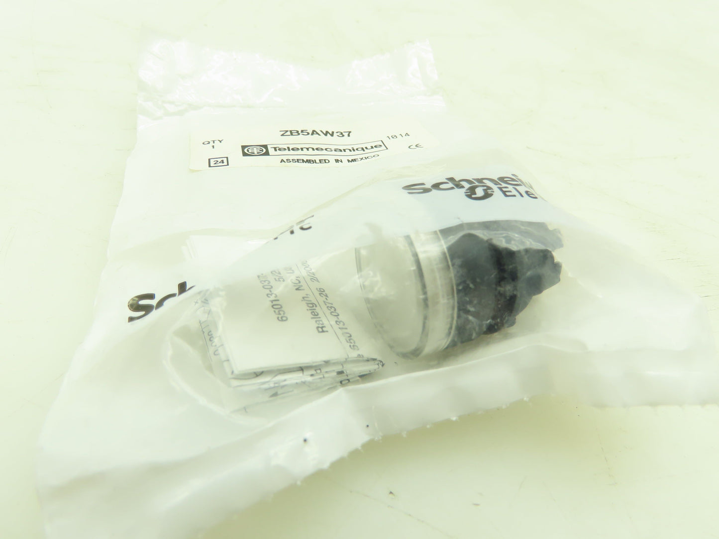 Telemecanique ZB5AW37 Illuminated Push Button White Lens Flush Mount Lot of 4