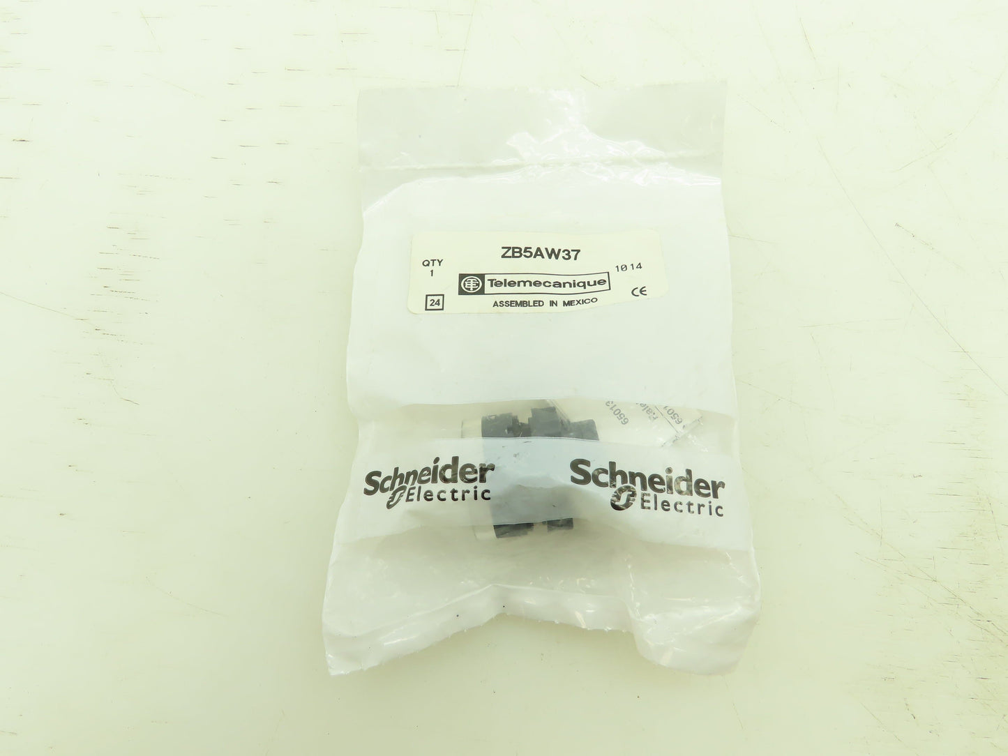 Telemecanique ZB5AW37 Illuminated Push Button White Lens Flush Mount Lot of 4