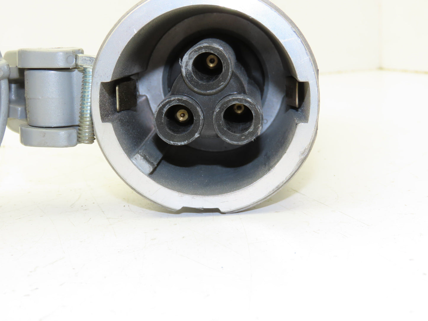 Hubbell HBL360CS2W Pin Sleeve Female Cord End 60A 2 Pole 3 Wire 600V Watertight