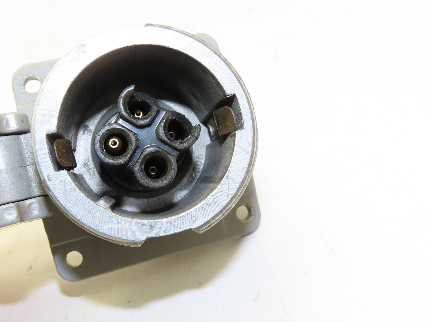 Hubbell HBL430RS2W Pin Sleeve Receptacle 30A 600VAC 3 Pole Broken Plastic