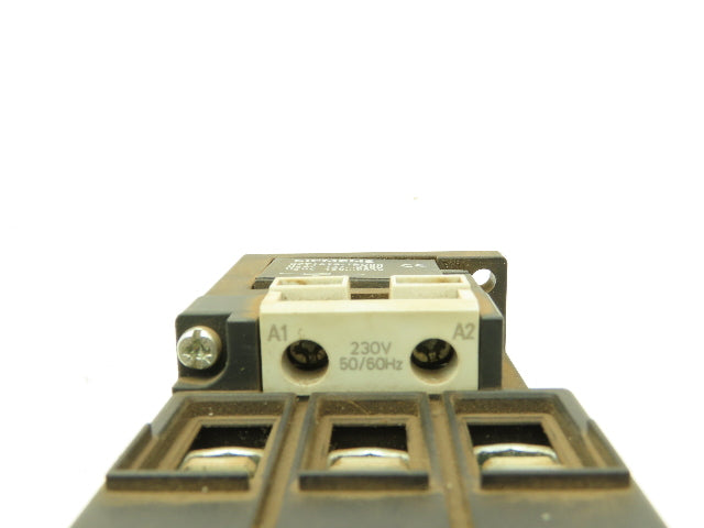 Siemens 3RT1035-1A.0 Contactor 40A 30Hp@460V 3Ph 50/60Hz