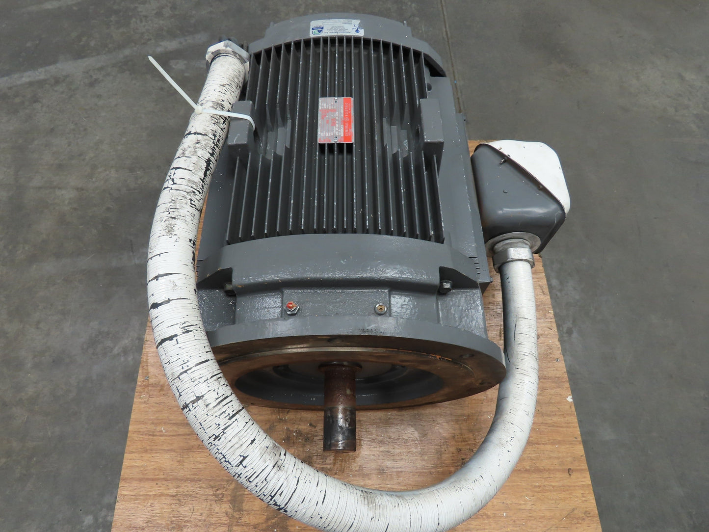 General Electric 5K405JL2241A GE Motor 125Hp 1780RPM 460V 3Ph 405TSD 2-1/8"