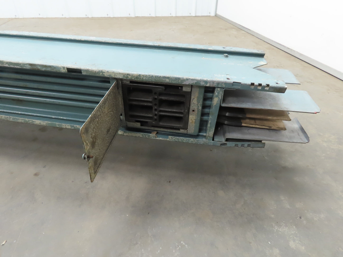 General Electric AFS-1 GE Armor Clad 10' Busway 1200A 600V Tap Box 3 Pole 3 Wire