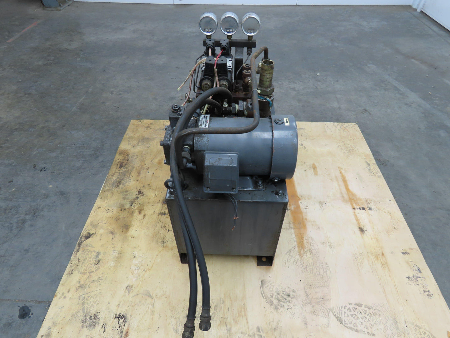 Nachi VDS-0B-1A2-10 Hydraulic Power Unit 3.94 GPM 507 PSI Variable Vane 220V 3Ph