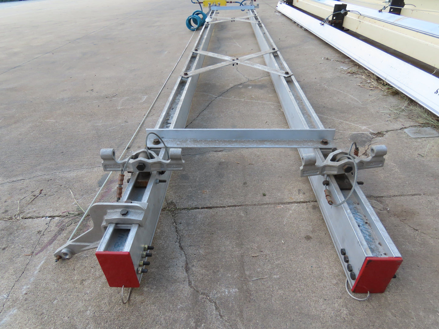 Unified 500 Lb Freestanding Bridge Crane Workstation 14' 9" Span 19' Runway