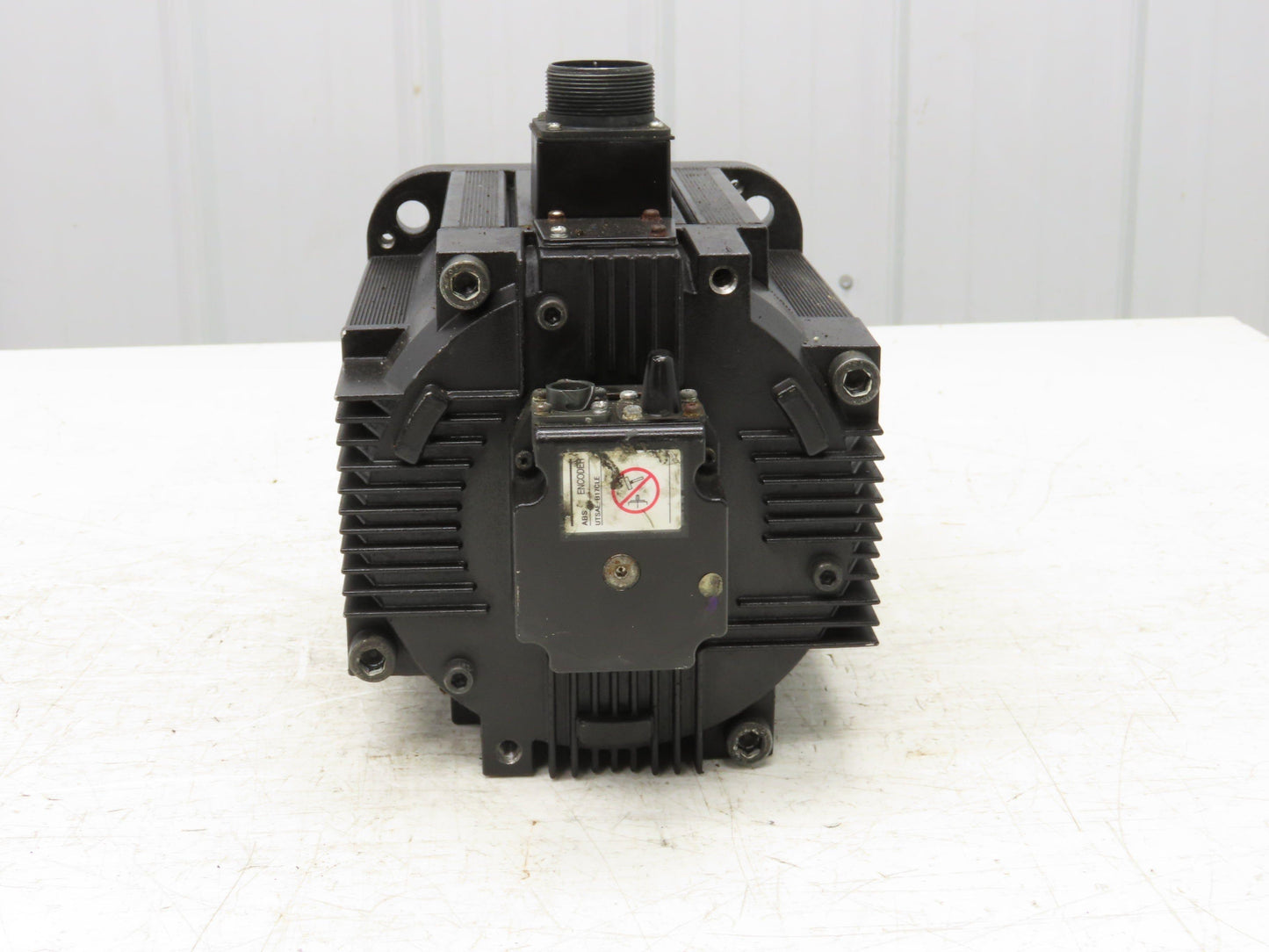 Yaskawa SGMRS-37A2A-YR12 AC Servo Motor 3700W 23.5Nm 1500 RPM Encoder