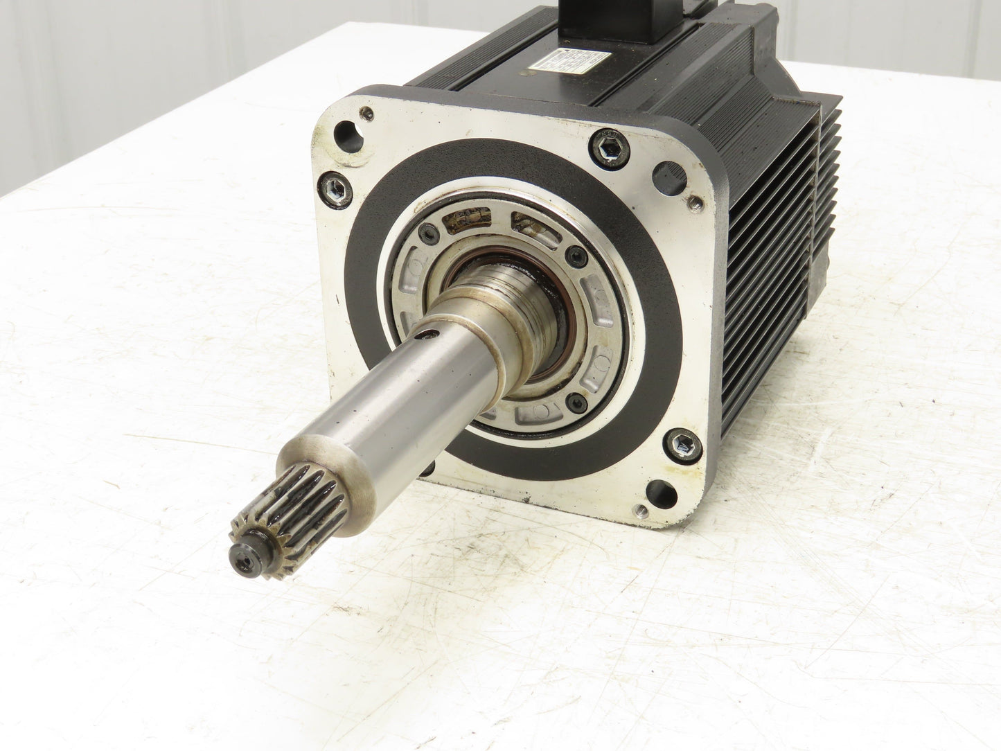 Yaskawa SGMRS-37A2A-YR12 AC Servo Motor 3700W 23.5Nm 1500 RPM Encoder