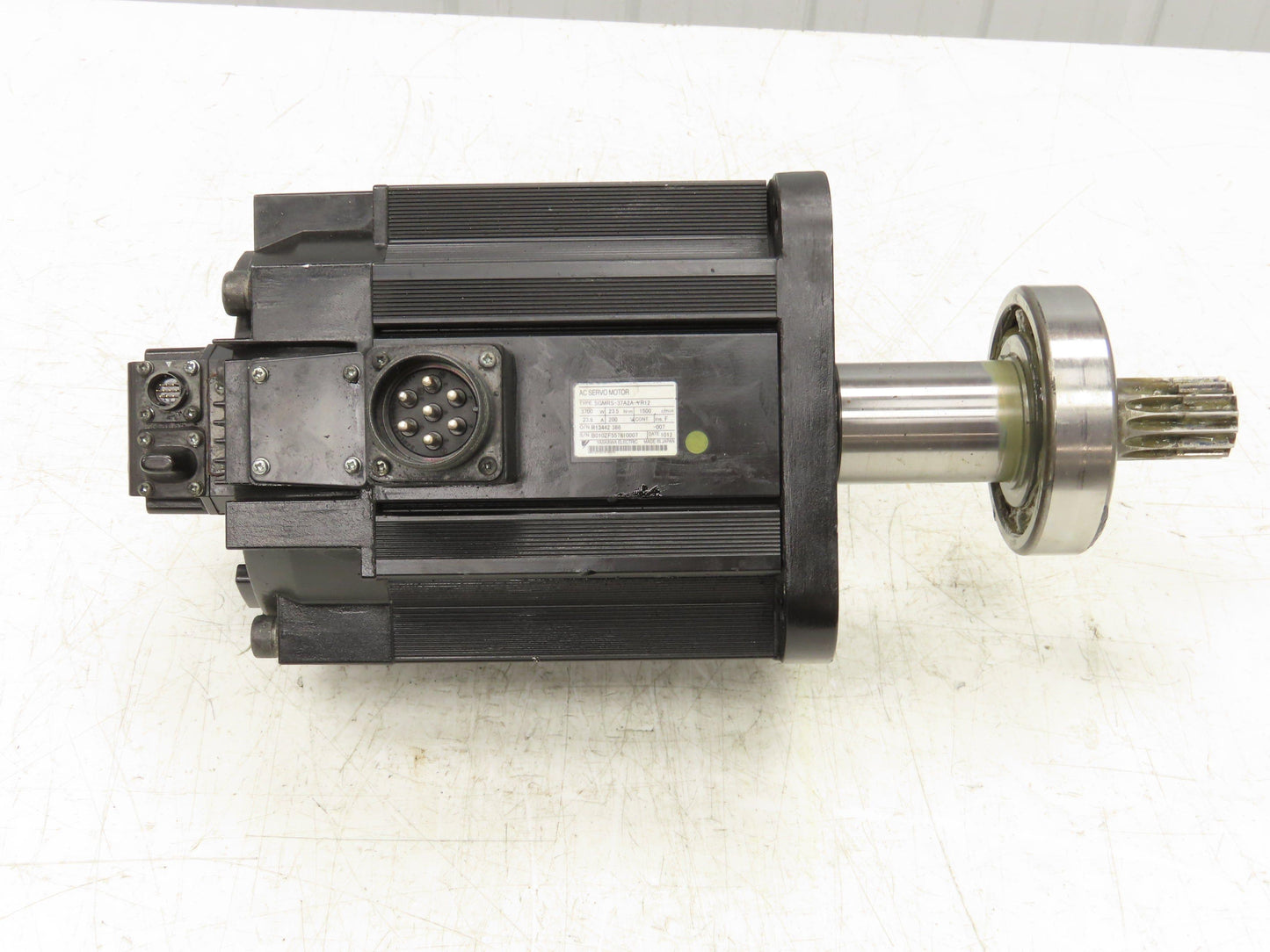 Yaskawa SGMRS-37A2A-YR12 AC Servo Motor 3700W 23.5Nm 1500 RPM Encoder