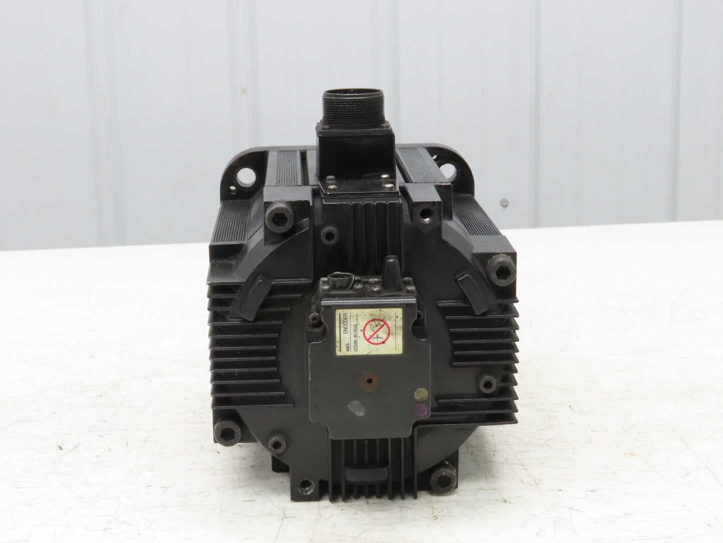 Yaskawa SGMRS-37A2A-YR12 AC Servo Motor 3700W 23.5Nm 1500 RPM Encoder