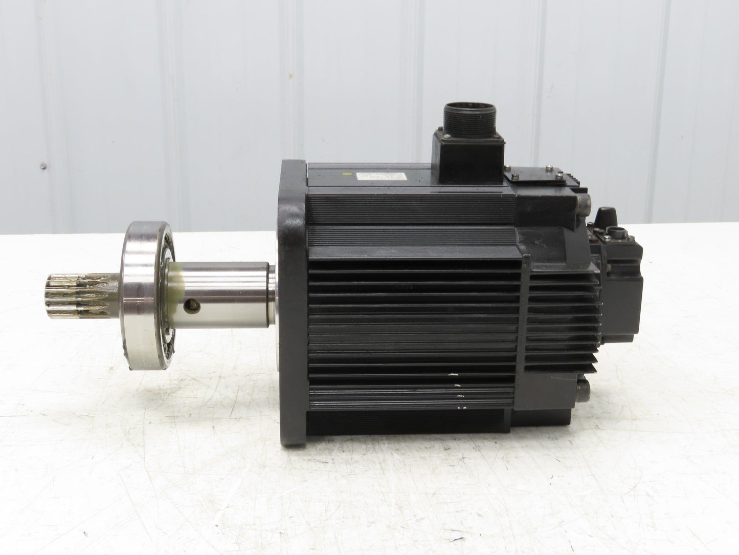 Yaskawa SGMRS-37A2A-YR12 AC Servo Motor 3700W 23.5Nm 1500 RPM Encoder
