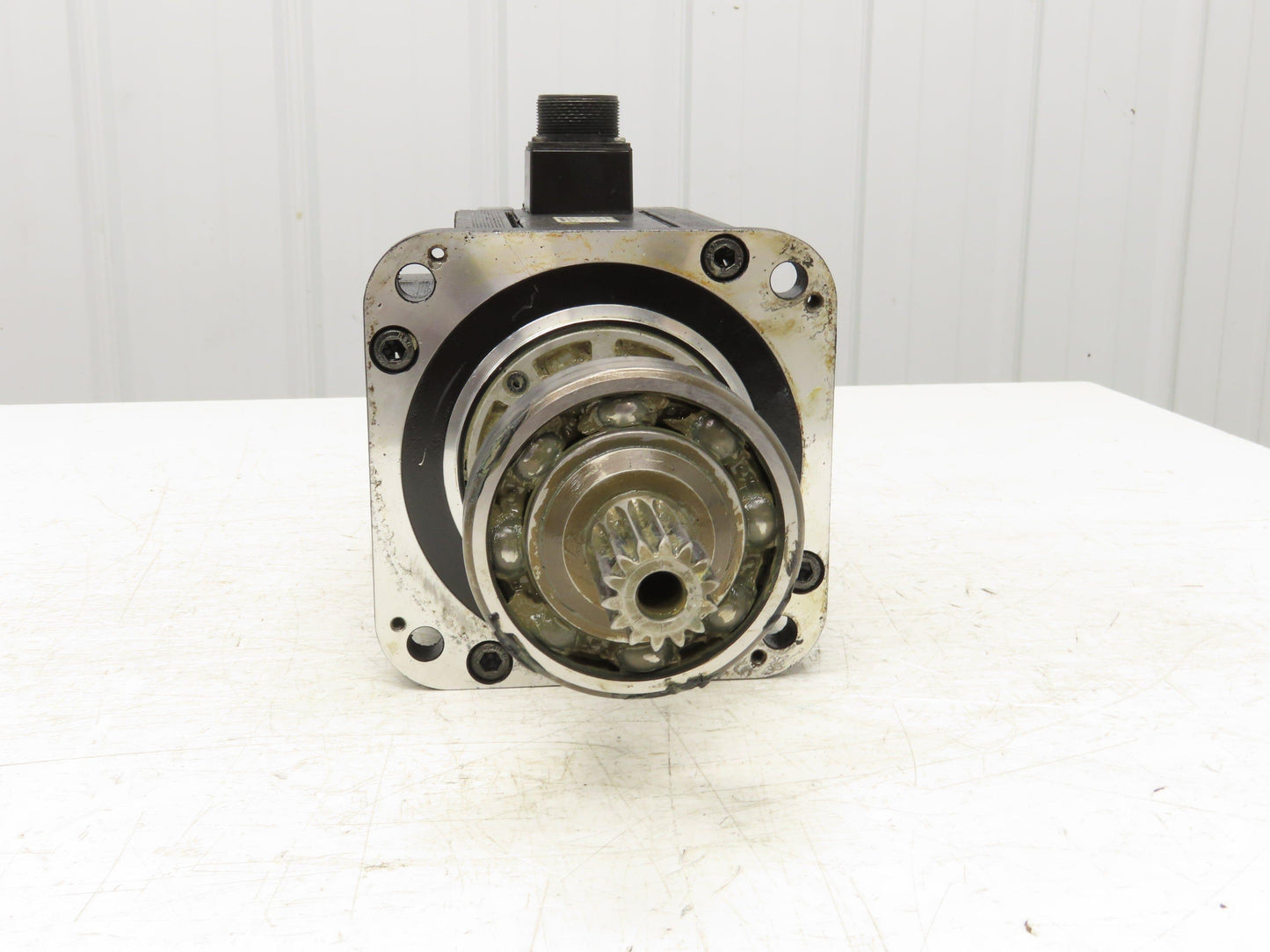 Yaskawa SGMRS-37A2A-YR12 AC Servo Motor 3700W 23.5Nm 1500 RPM Encoder