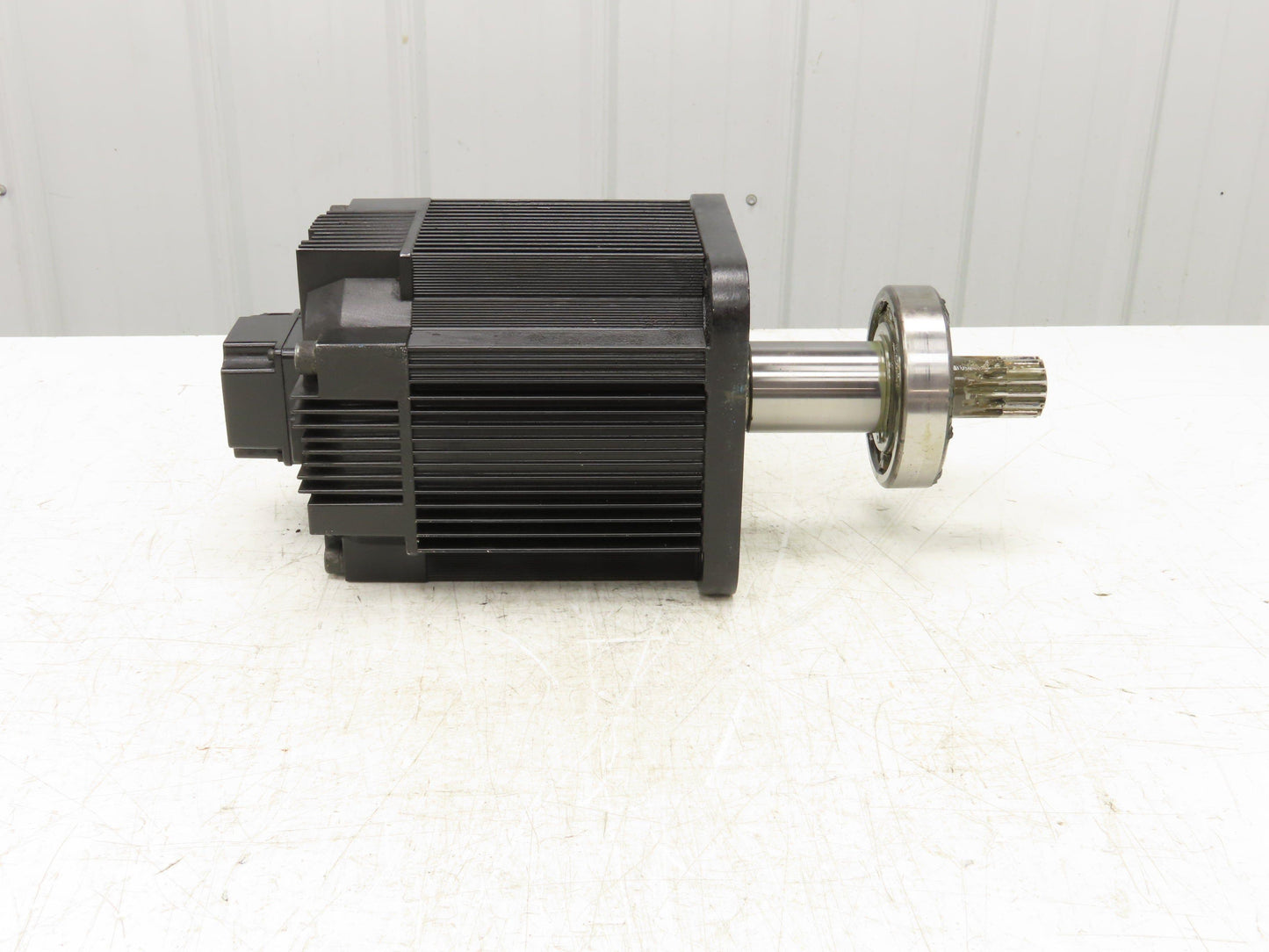 Yaskawa SGMRS-37A2A-YR12 AC Servo Motor 3700W 23.5Nm 1500 RPM Encoder