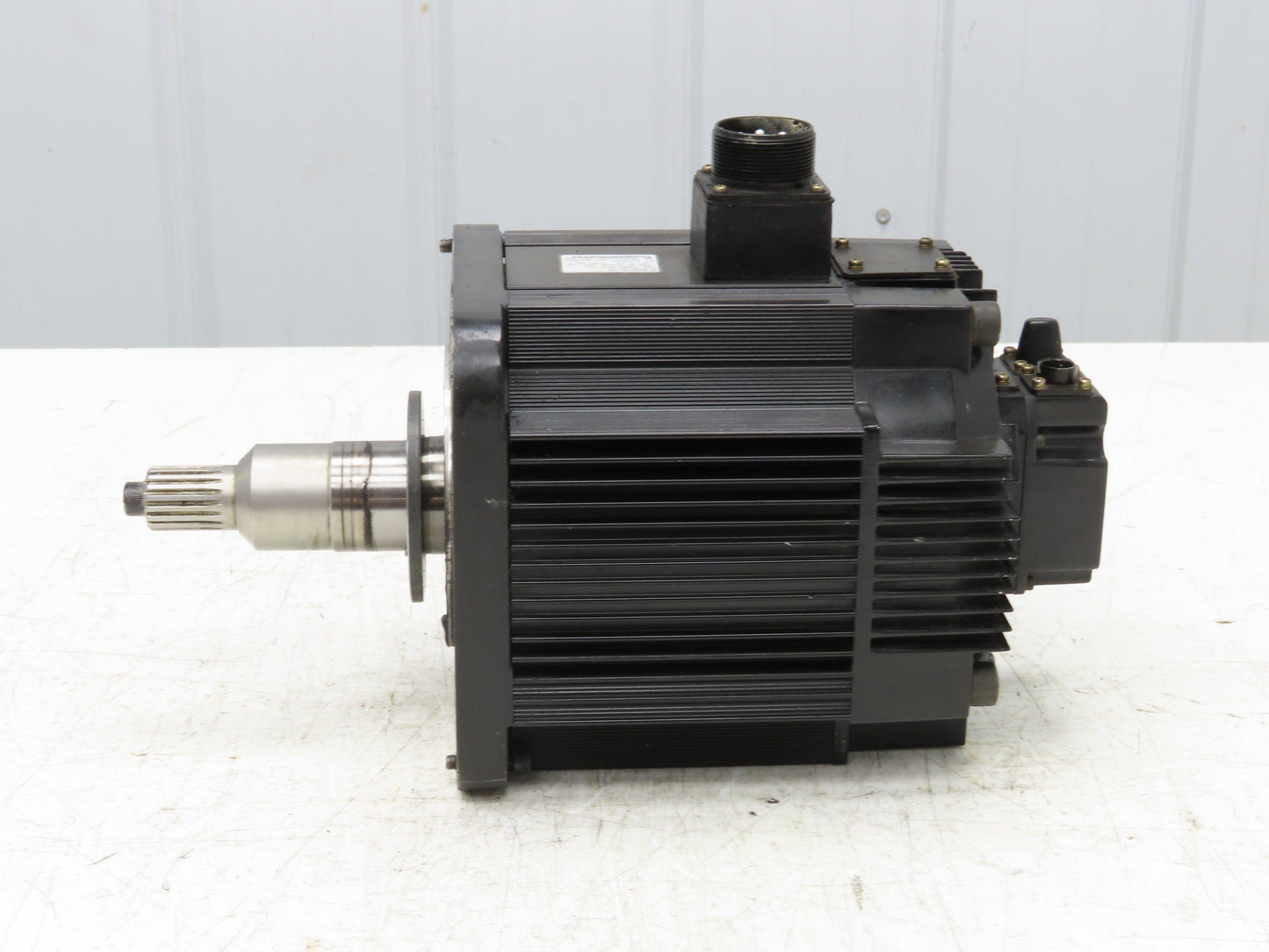 Yaskawa SMGRS-30A2A-YR11 AC Servo Motor 2900W 18.5Nm 1500RPM Encoder