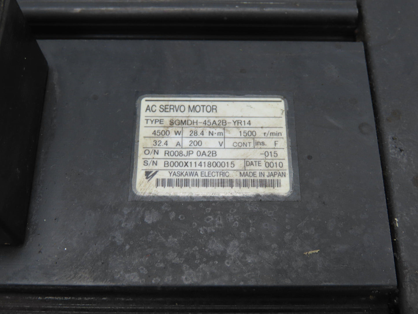 Yaskawa SGMDH-45A2B-YR14 AC Servo Motor 4500W 28.4Nm 1500 RPM
