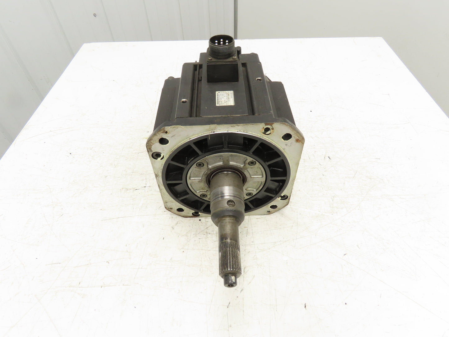 Yaskawa SGMDH-45A2B-YR14 AC Servo Motor 4500W 28.4Nm 1500 RPM