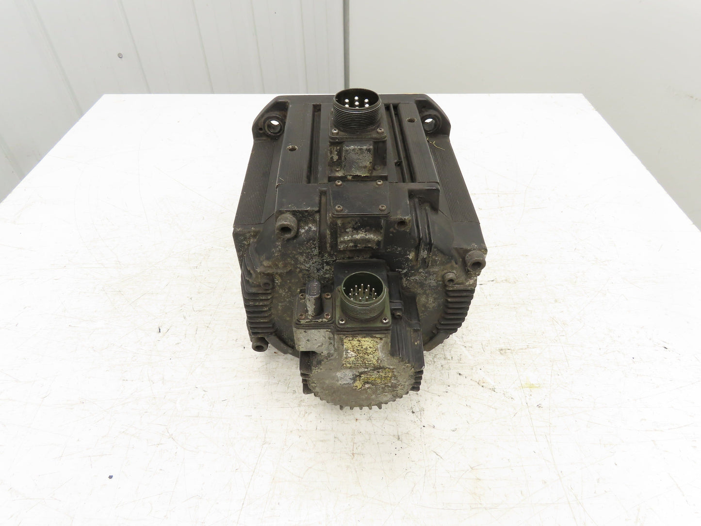 Yaskawa SGMDH-45A2B-YR14 AC Servo Motor 4500W 28.4Nm 1500 RPM