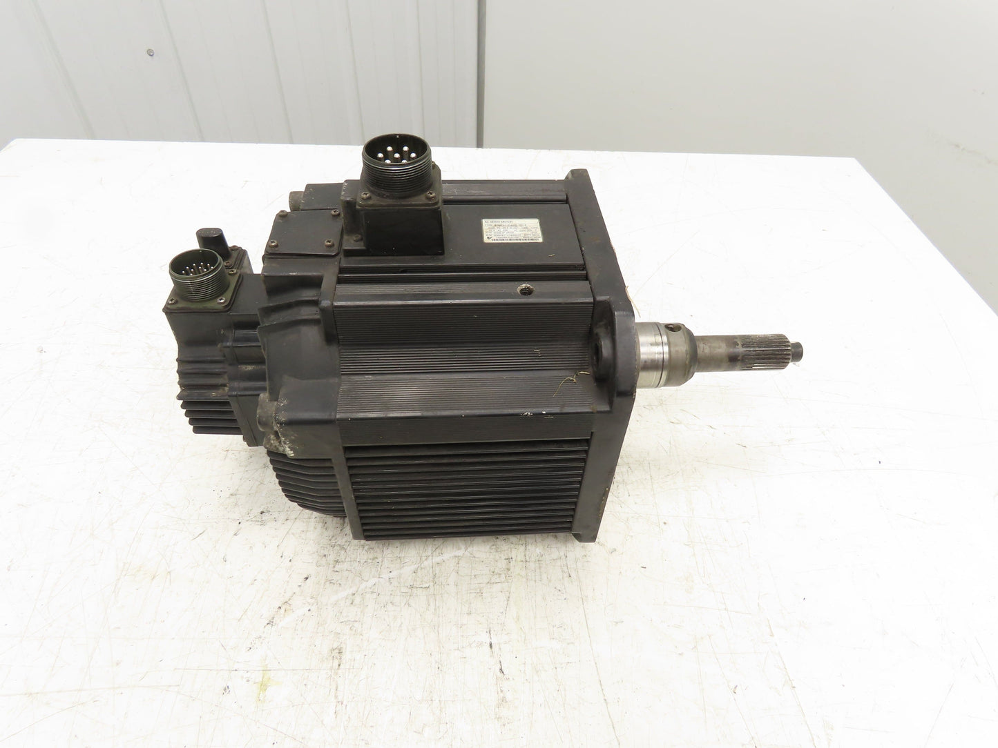 Yaskawa SGMDH-45A2B-YR14 AC Servo Motor 4500W 28.4Nm 1500 RPM