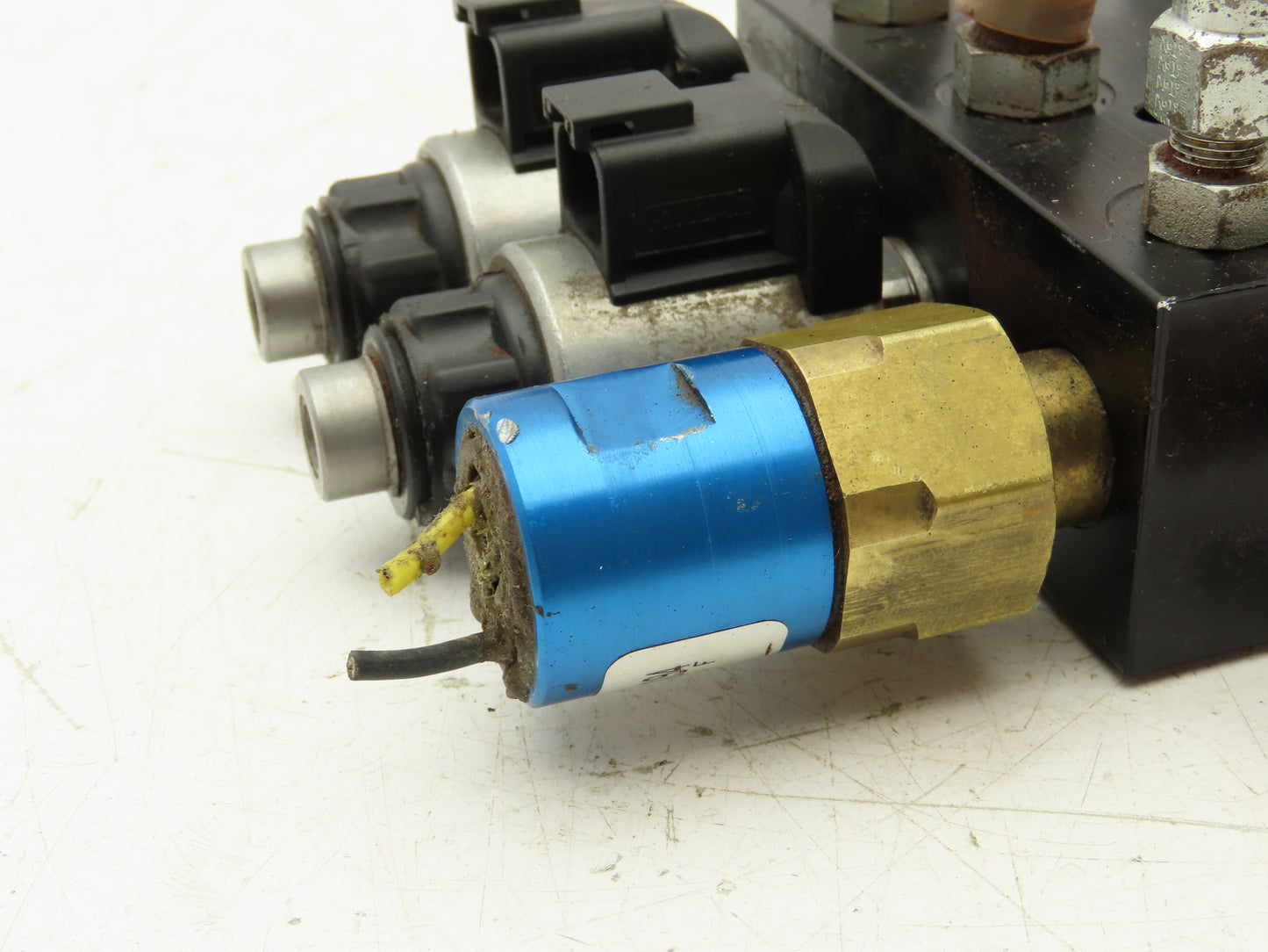 Lippert 12V 4-Point Flow Divider Manifold for RV Leveling Hydraulic Power Unit