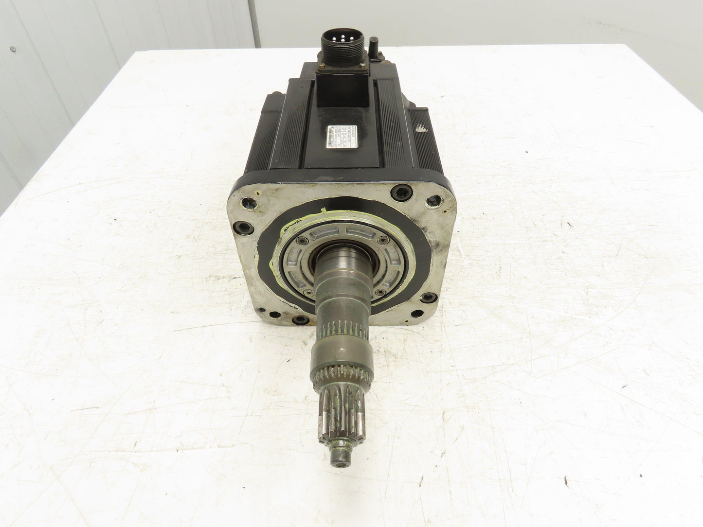 Yaskawa SGMGH-44A2A-YR14 AC Servo Motor 4400W 28.4Nm 1500 RPM Encoder