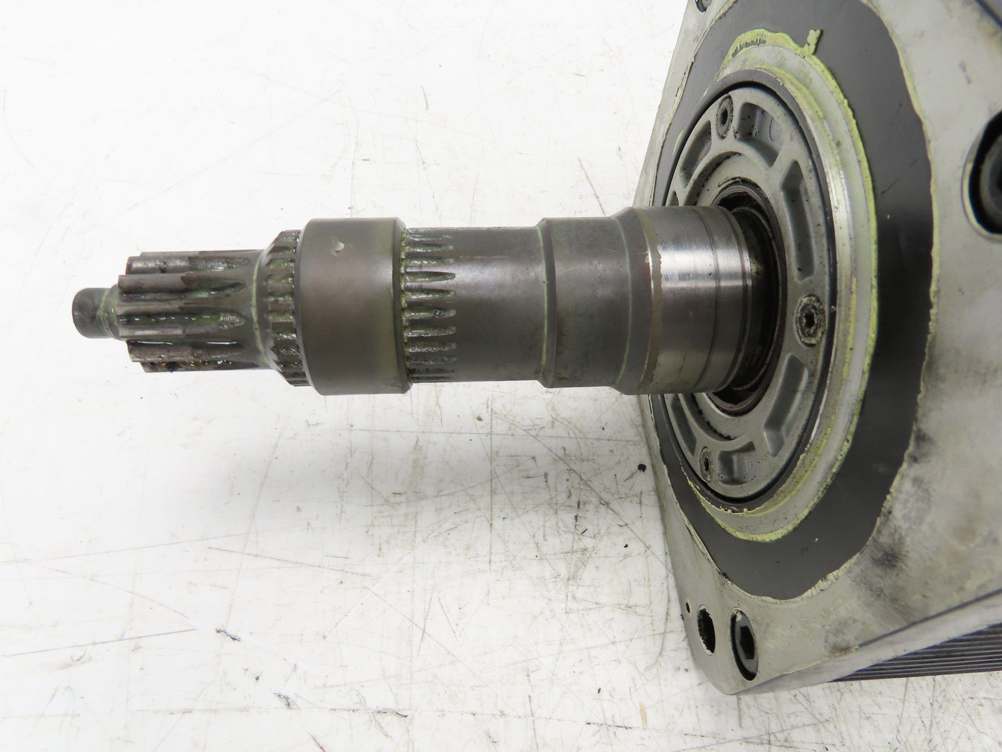 Yaskawa SGMGH-44A2A-YR14 AC Servo Motor 4400W 28.4Nm 1500 RPM Encoder