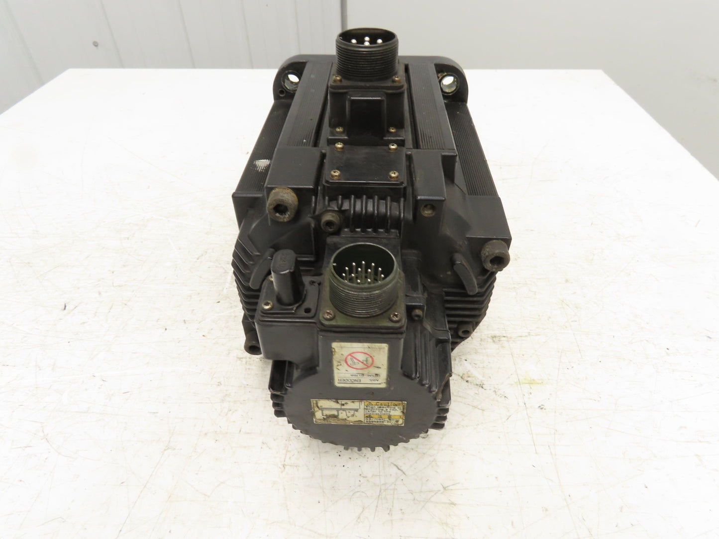 Yaskawa SGMGH-44A2A-YR14 AC Servo Motor 4400W 28.4Nm 1500 RPM Encoder