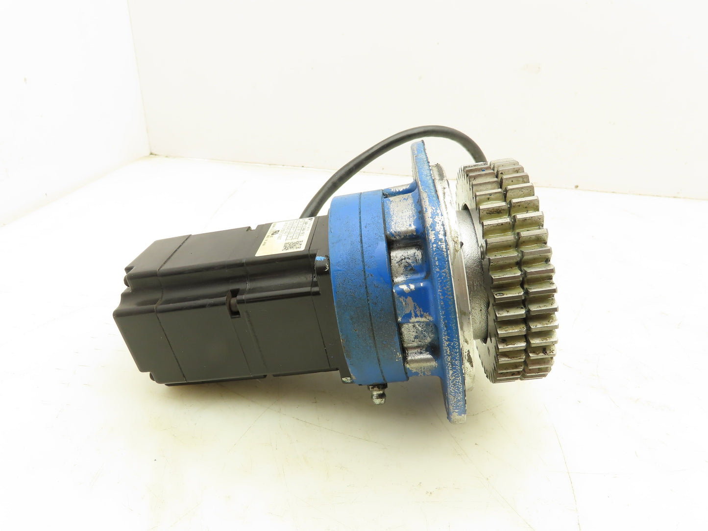 Yaskawa SGMPH-01ANA-YR13 AC Servo Motor W/Motoman MA1400 Tooth Gear