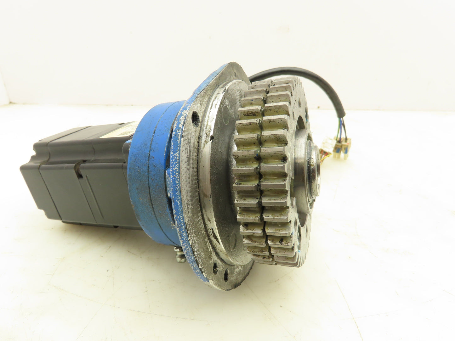 Yaskawa SGMPH-01ANA-YR13 AC Servo Motor W/Motoman MA1400 Tooth Gear