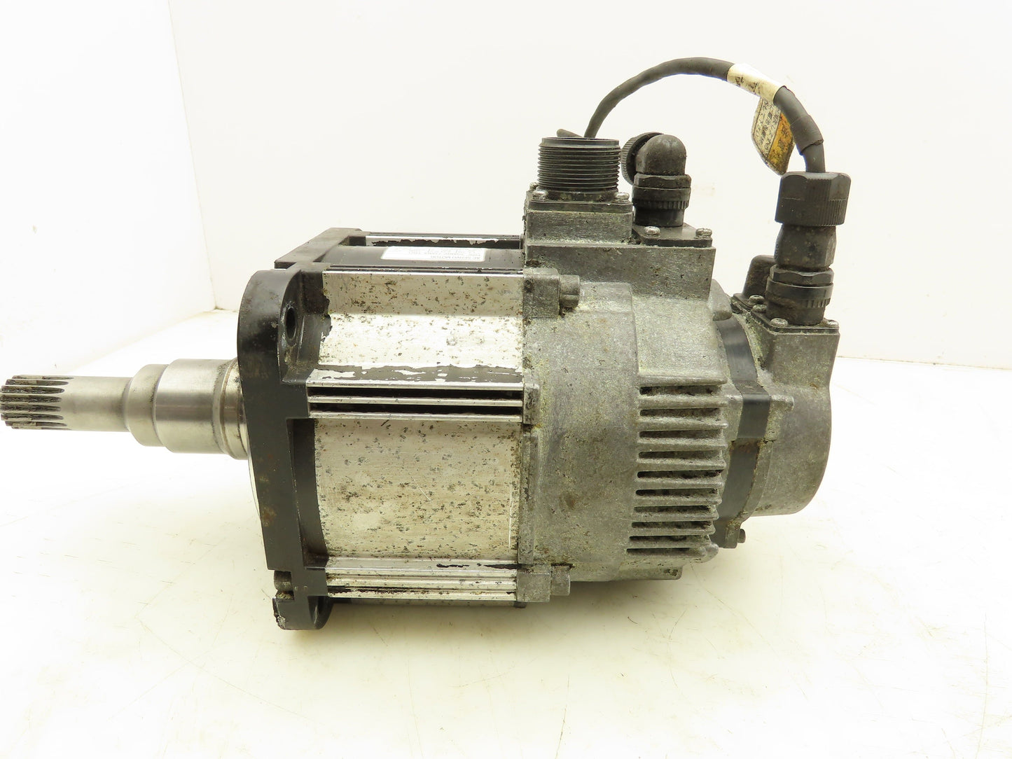 Yaskawa SGMRV-13ANA-YR21 AC Servo Motor 1.3kw 8.34Nm 1500 RPM Encoder