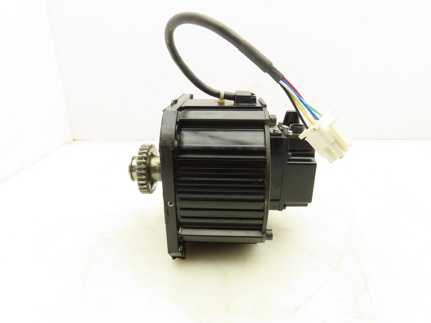 Yaskawa SGMRS-06A2B-YR12 AC Servo Motor 550W 2.63Nm 2000 RPM Encoder