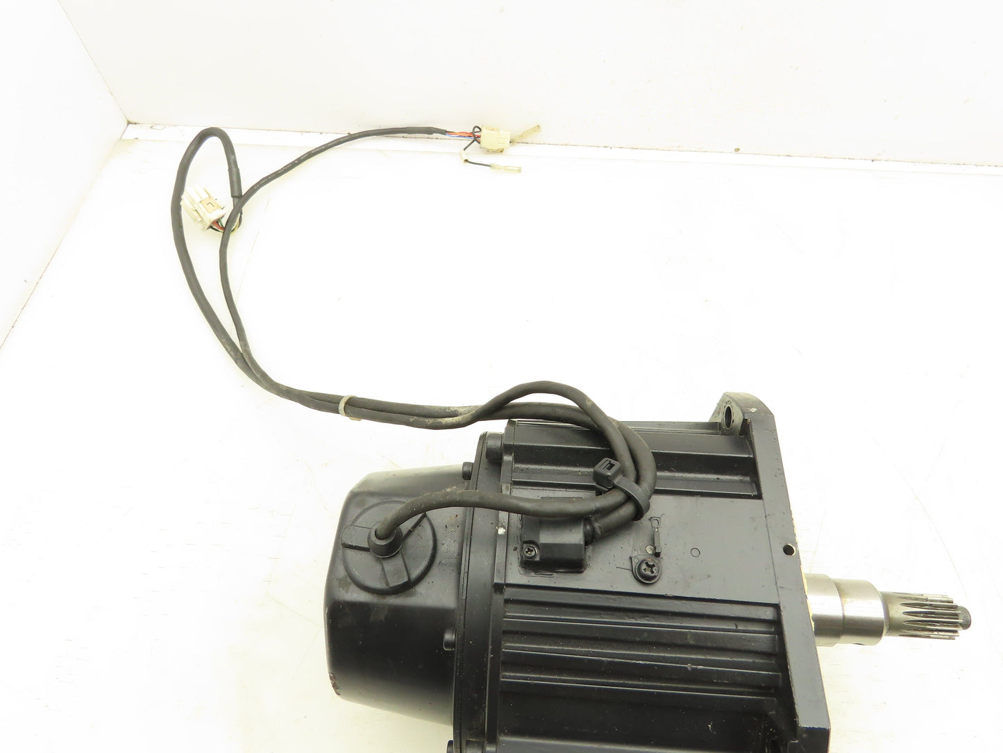 Yaskawa SGMDH-12A2A-YR12 AC Servo Motor 1150W 5.49Nm 2000 RPM Encoder