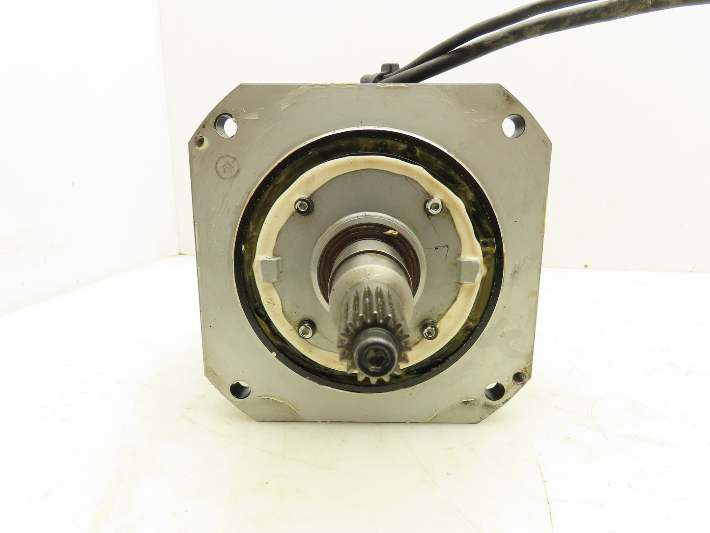 Yaskawa SGMDH-12A2A-YR12 AC Servo Motor 1150W 5.49Nm 2000 RPM Encoder