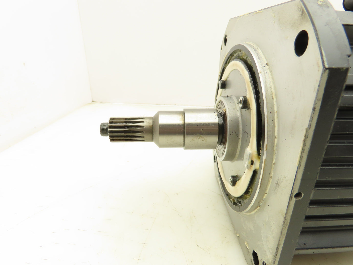 Yaskawa SGMDH-12A2A-YR12 AC Servo Motor 1150W 5.49Nm 2000 RPM Encoder