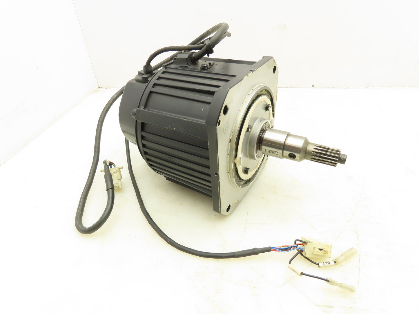Yaskawa SGMDH-12A2A-YR12 AC Servo Motor 1150W 5.49Nm 2000 RPM Encoder