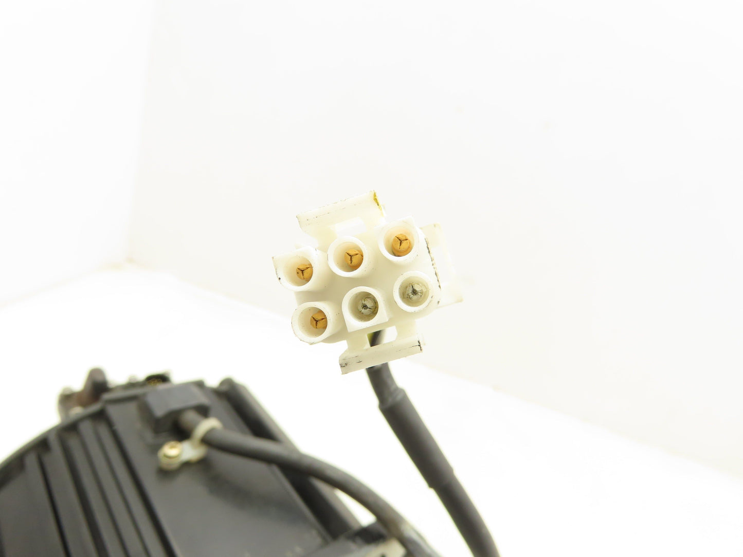 Yaskawa SGMRS-12A2B-YR11 AC Servo Motor 1150W 5.49Nm 2000 RPM Encoder