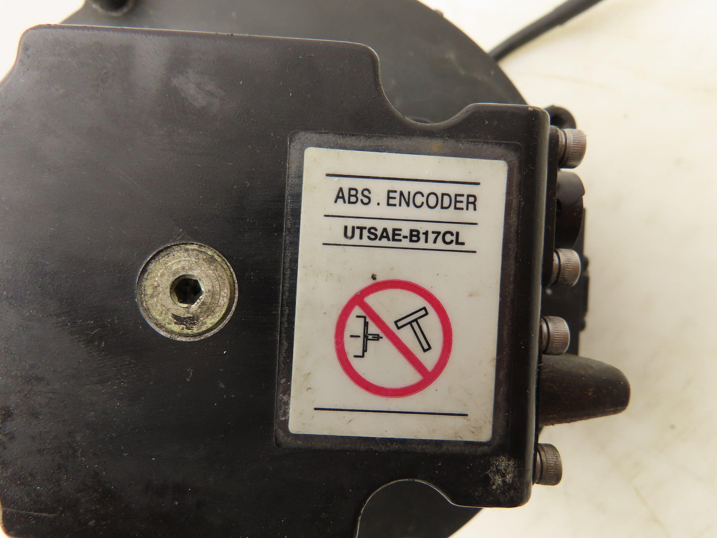 Yaskawa SGMRS-12A2B-YR11 AC Servo Motor 1150W 5.49Nm 2000 RPM Encoder