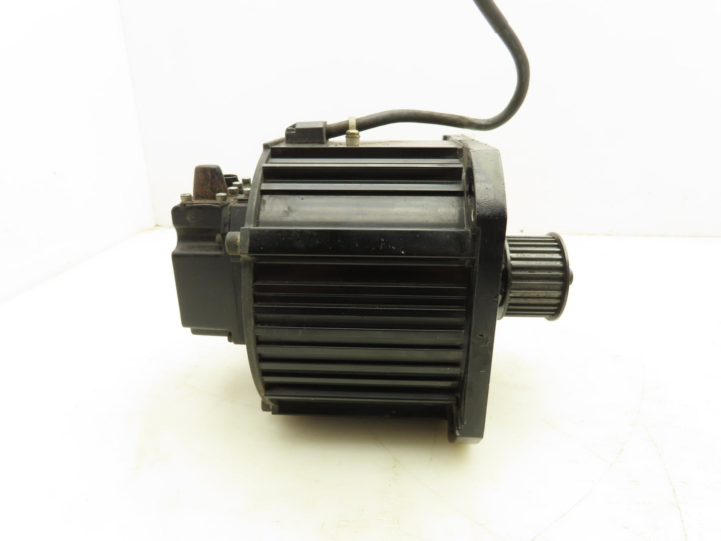 Yaskawa SGMRS-12A2B-YR11 AC Servo Motor 1150W 5.49Nm 2000 RPM Encoder