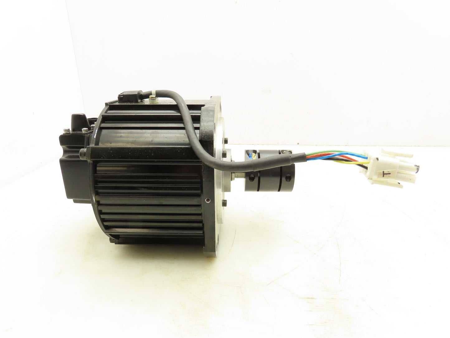 Yaskawa SGMRS-12A2B-YR11 AC Servo Motor 1150W 5.49Nm 2000 RPM Encoder
