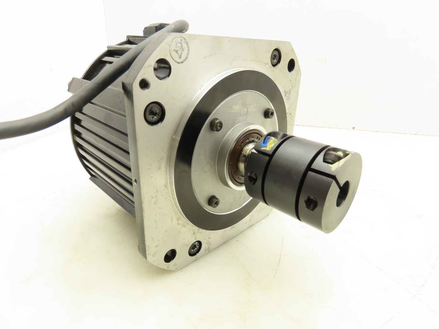 Yaskawa SGMRS-12A2B-YR11 AC Servo Motor 1150W 5.49Nm 2000 RPM Encoder