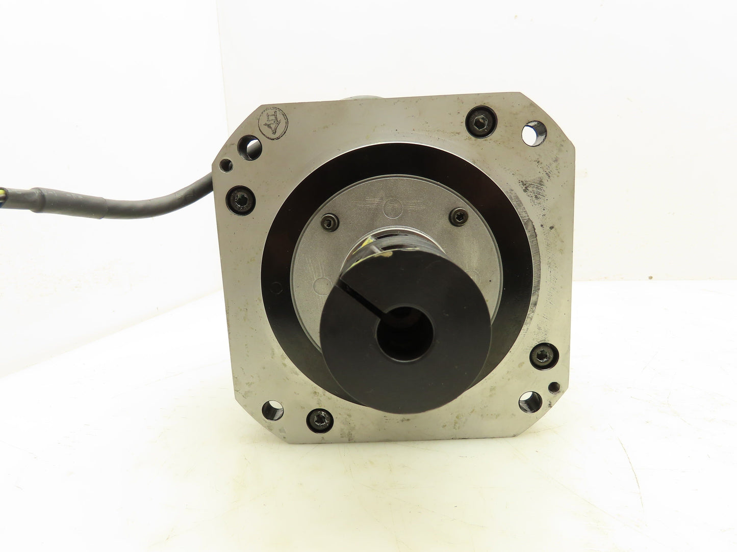 Yaskawa SGMRS-12A2B-YR11 AC Servo Motor 1150W 5.49Nm 2000 RPM Encoder