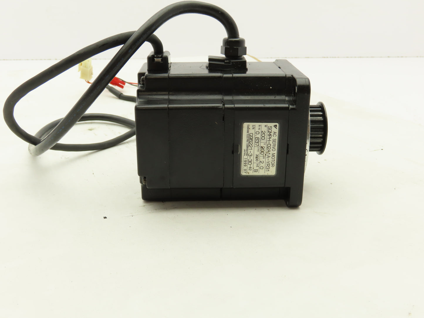 Yaskawa SGMPH-02A1A-YR31 AC Servo Motor 200W 0.637Nm 3000 RPM