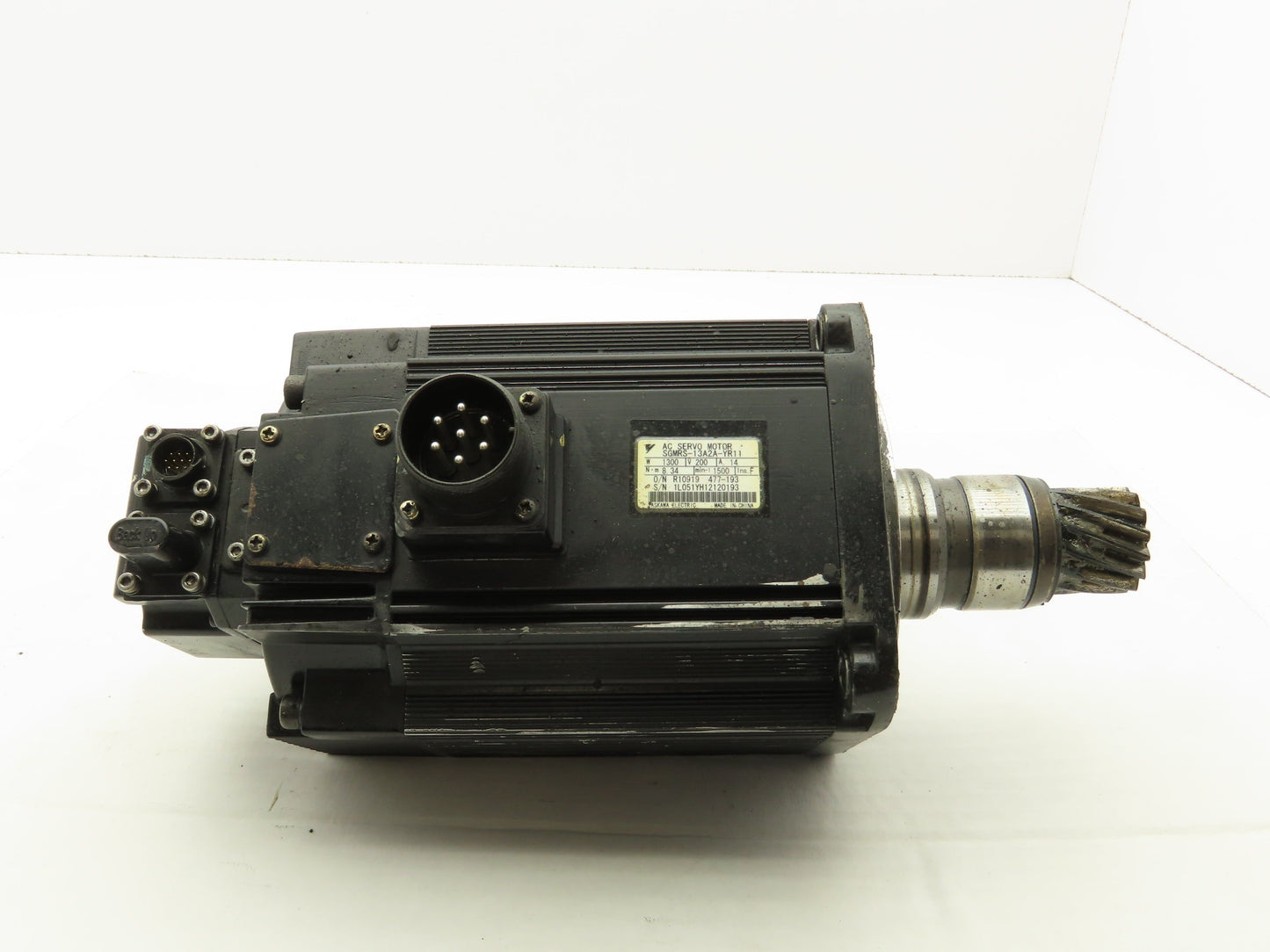 Yaskawa SGMRS-13A2A-YR11 AC Servo Motor 1300W 8.34Nm 1500 RPM Encoder