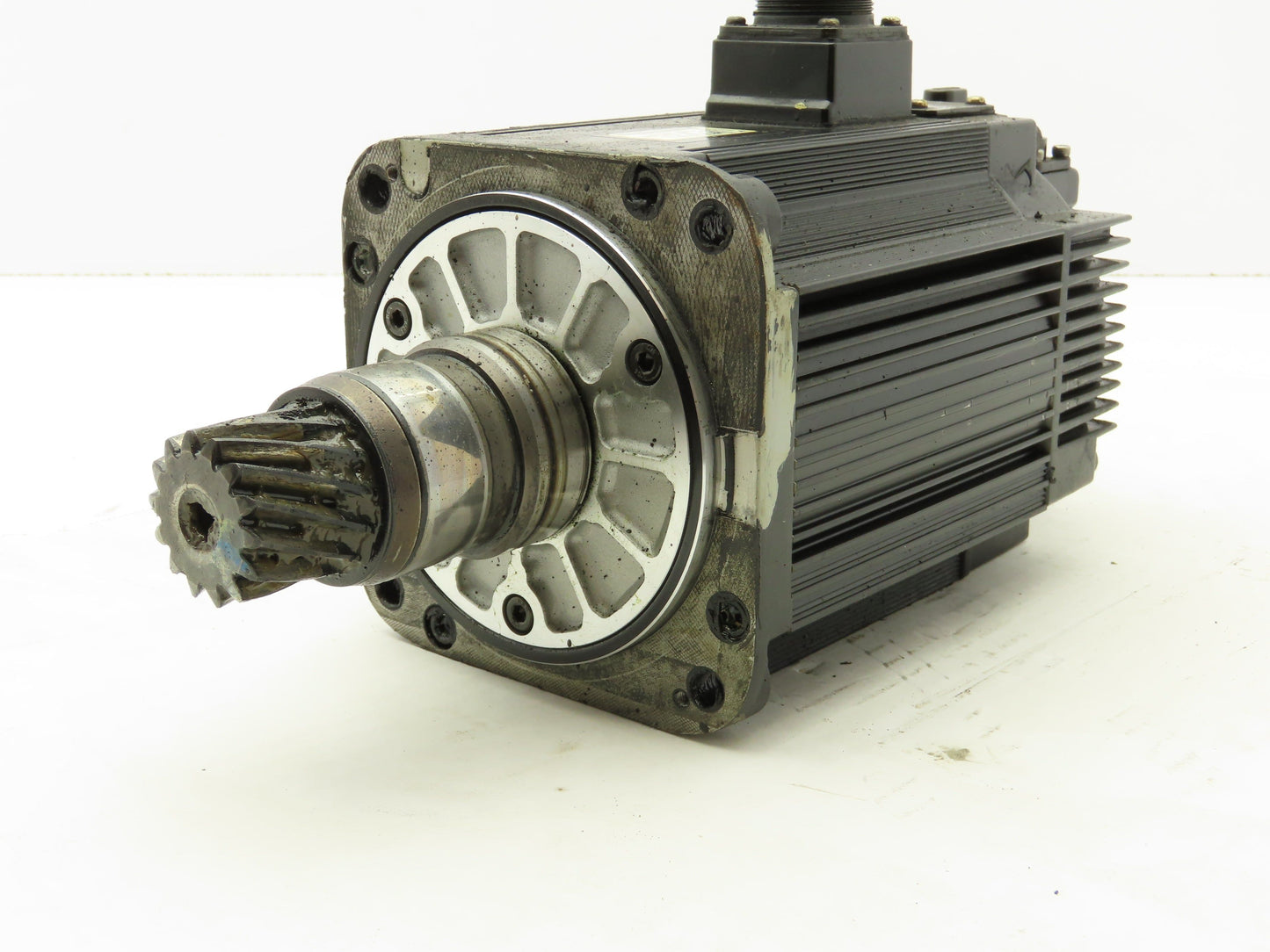 Yaskawa SGMRS-13A2A-YR11 AC Servo Motor 1300W 8.34Nm 1500 RPM Encoder