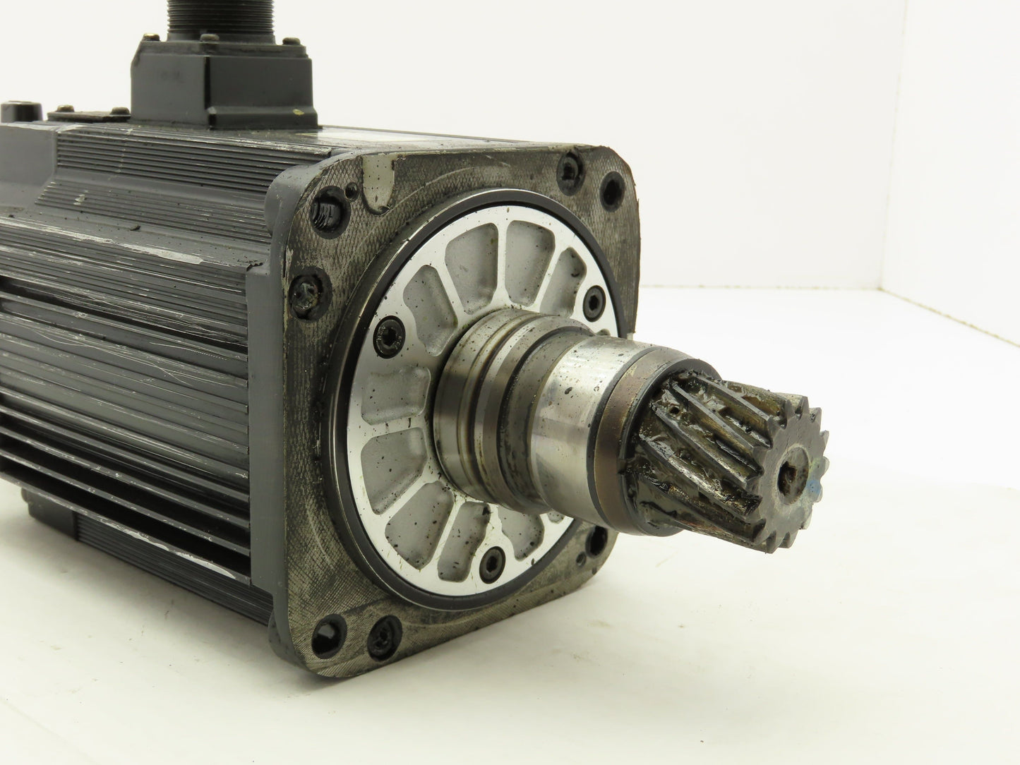 Yaskawa SGMRS-13A2A-YR11 AC Servo Motor 1300W 8.34Nm 1500 RPM Encoder