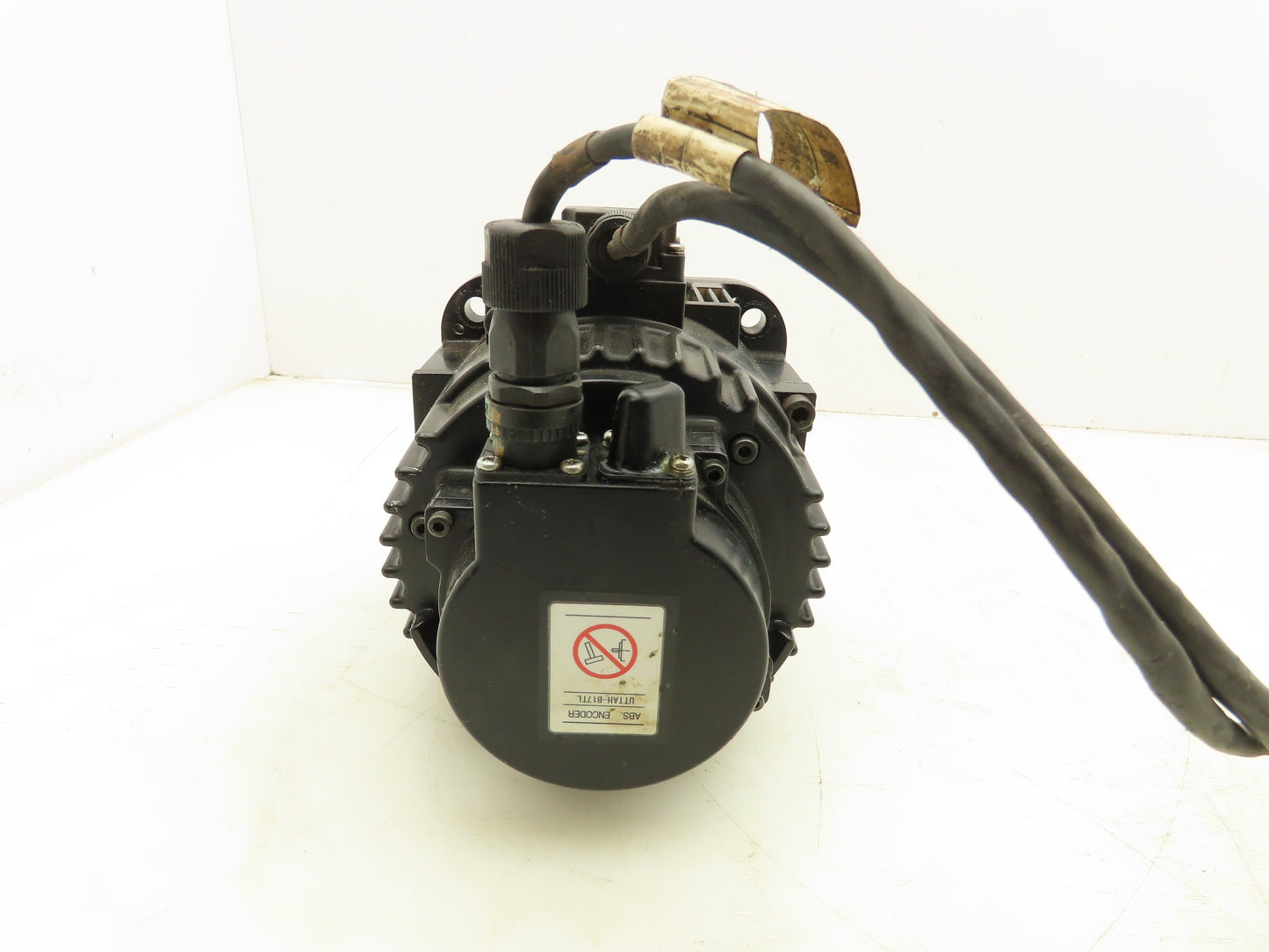 Yaskawa SGMRV-05ANA-YR21 AC Servo Motor 0.45kw 2.86Nm 1500RPM Encoder