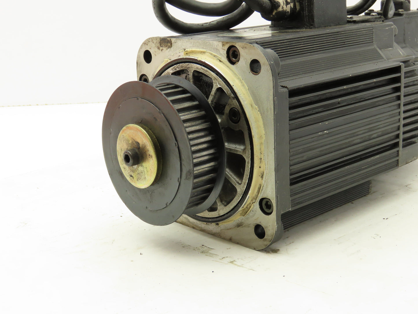 Yaskawa SGMGH-13A2A-YR23 AC Servo Motor 1300W 8.34Nm 1500RPM Encoder