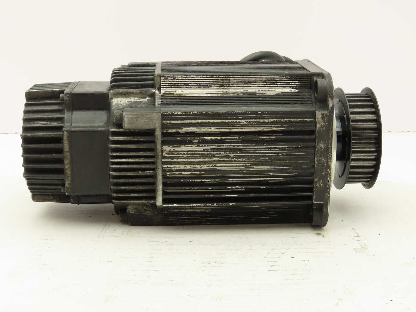 Yaskawa SGMGH-13A2A-YR23 AC Servo Motor 1300W 8.34Nm 1500RPM Encoder