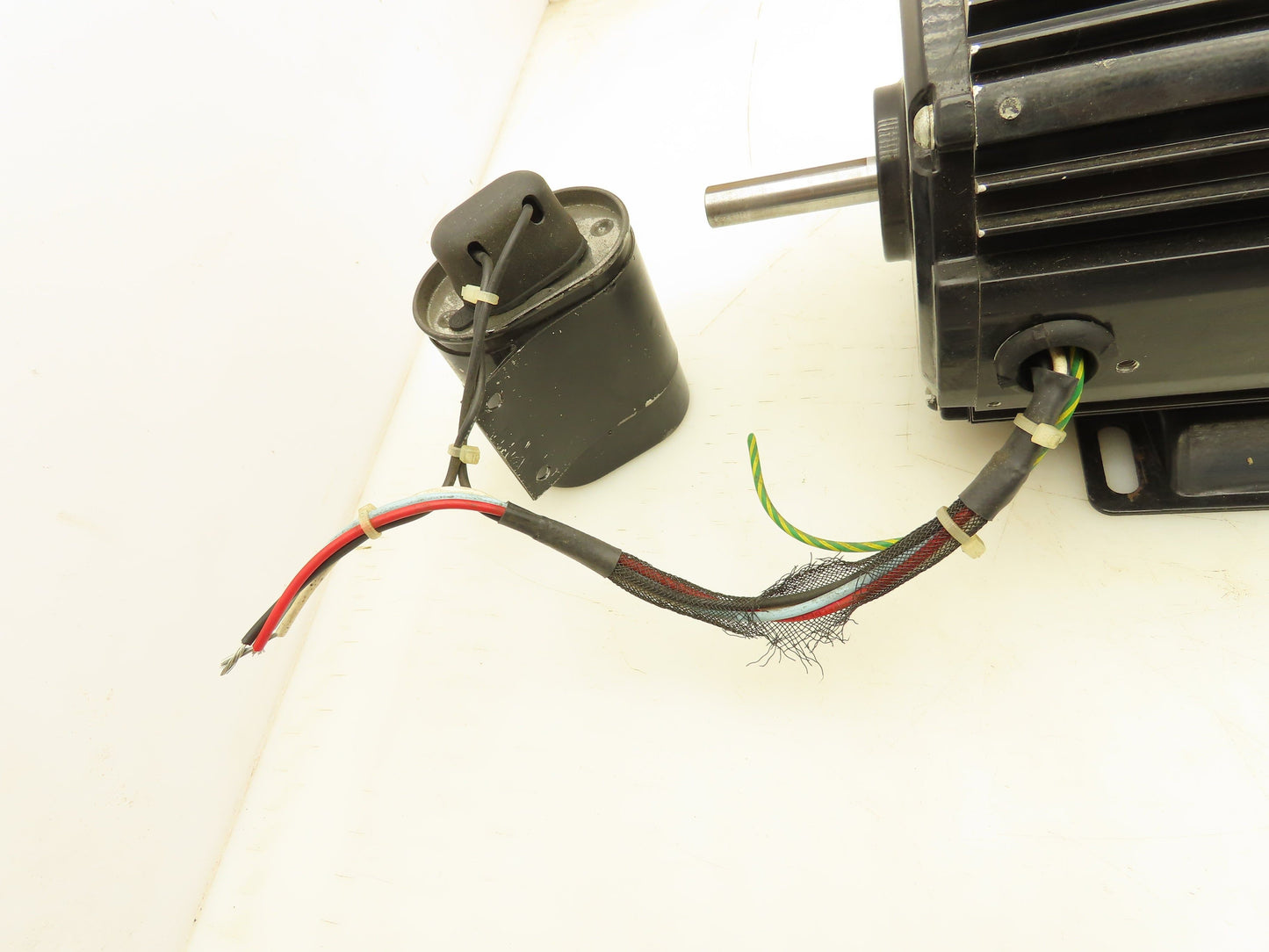 Bodine 48R6BEC1 Electric Torque Motor 115V 1 Ph 1500/1800RPM 65 Oz-In Torq